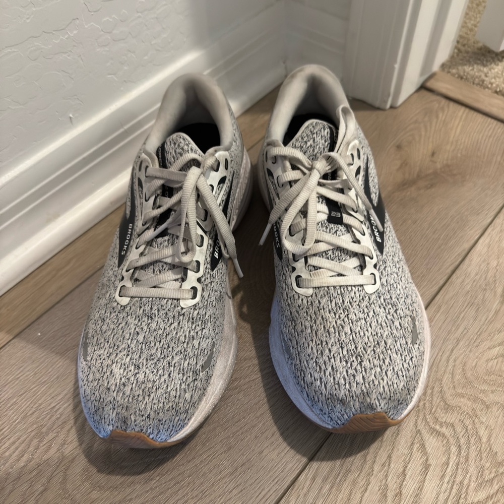 White and gray Brooks Adrenaline GTS 23 Running Shoes